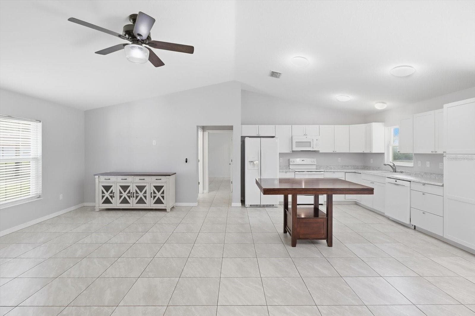 Living Room / Kitchen - 8372 SE 156TH ST, SUMMERFIELD