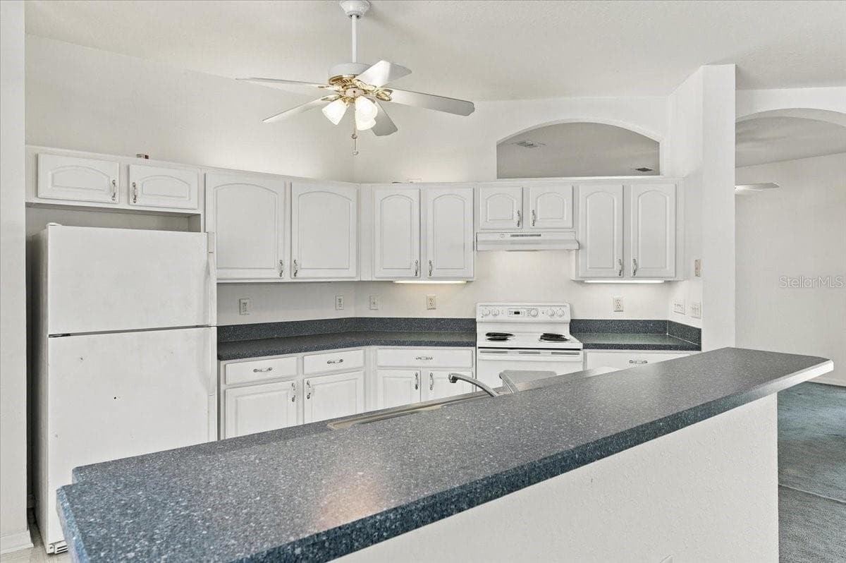 KITCHEN - 1731 BROOKSTONE WAY, PLANT CITY