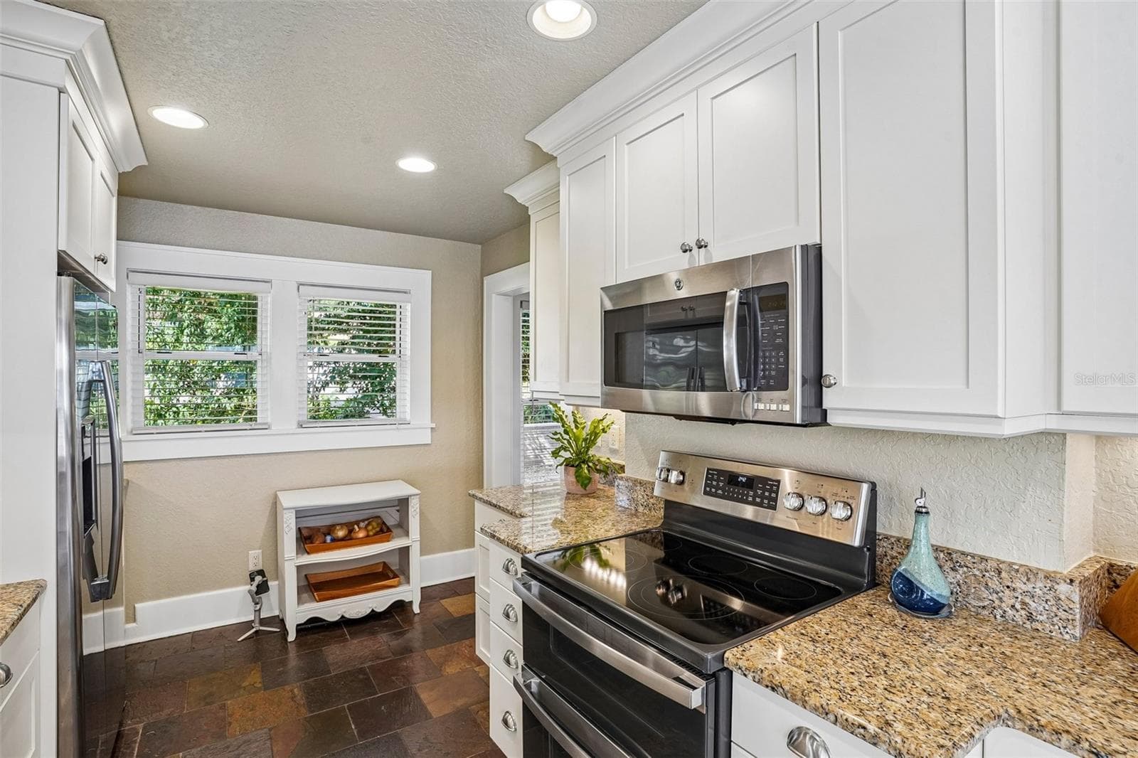 Double Oven and microwave - 1501 FAHNSTOCK ST, EUSTIS