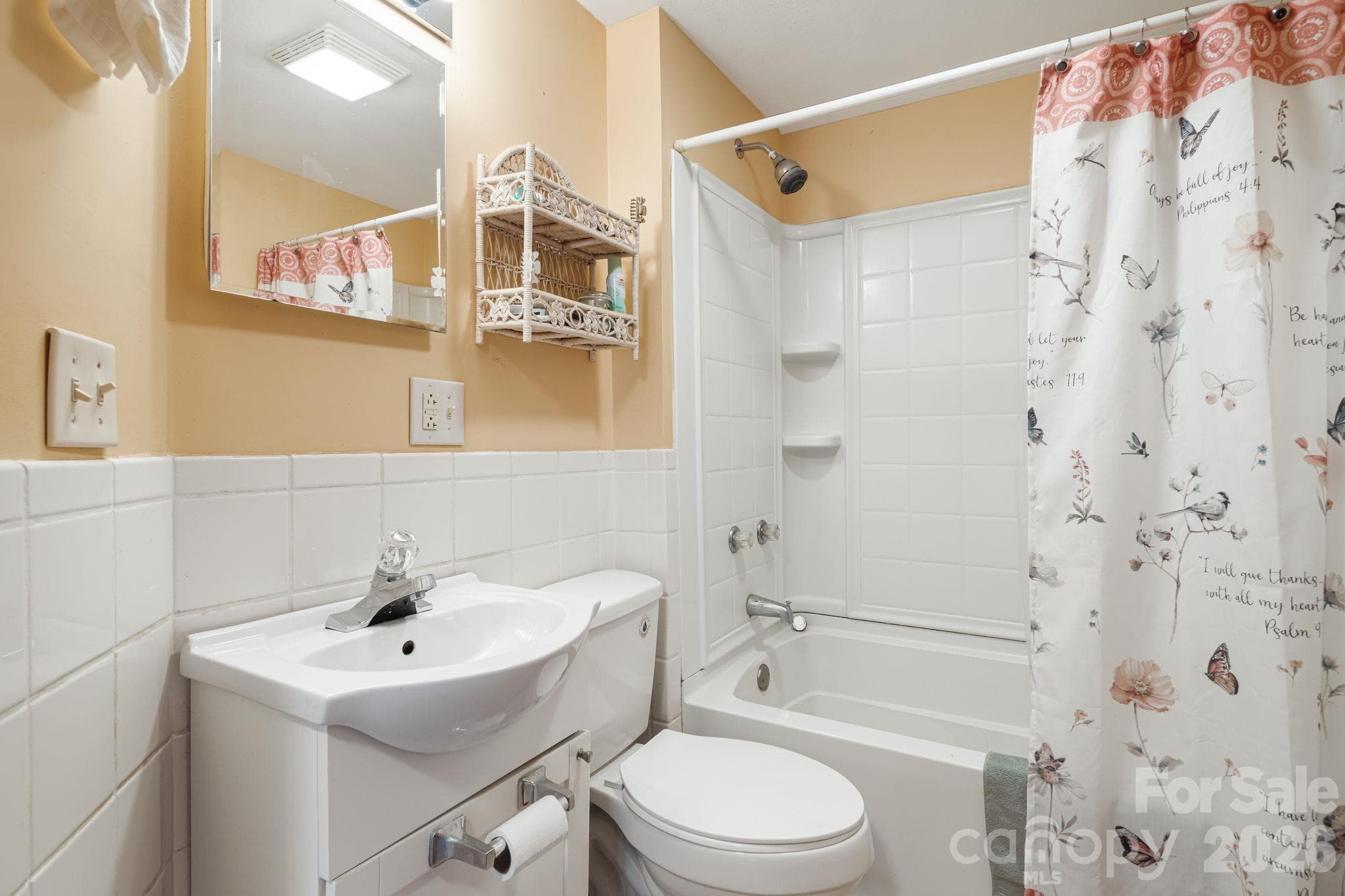 Main floor full bathroom - 39 Brown Cove Road, Clyde