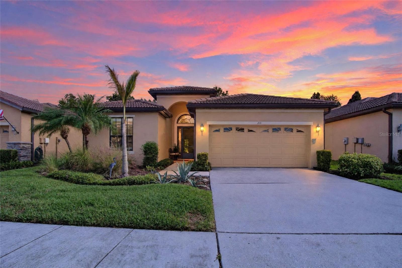 213 SILVER FALLS DR