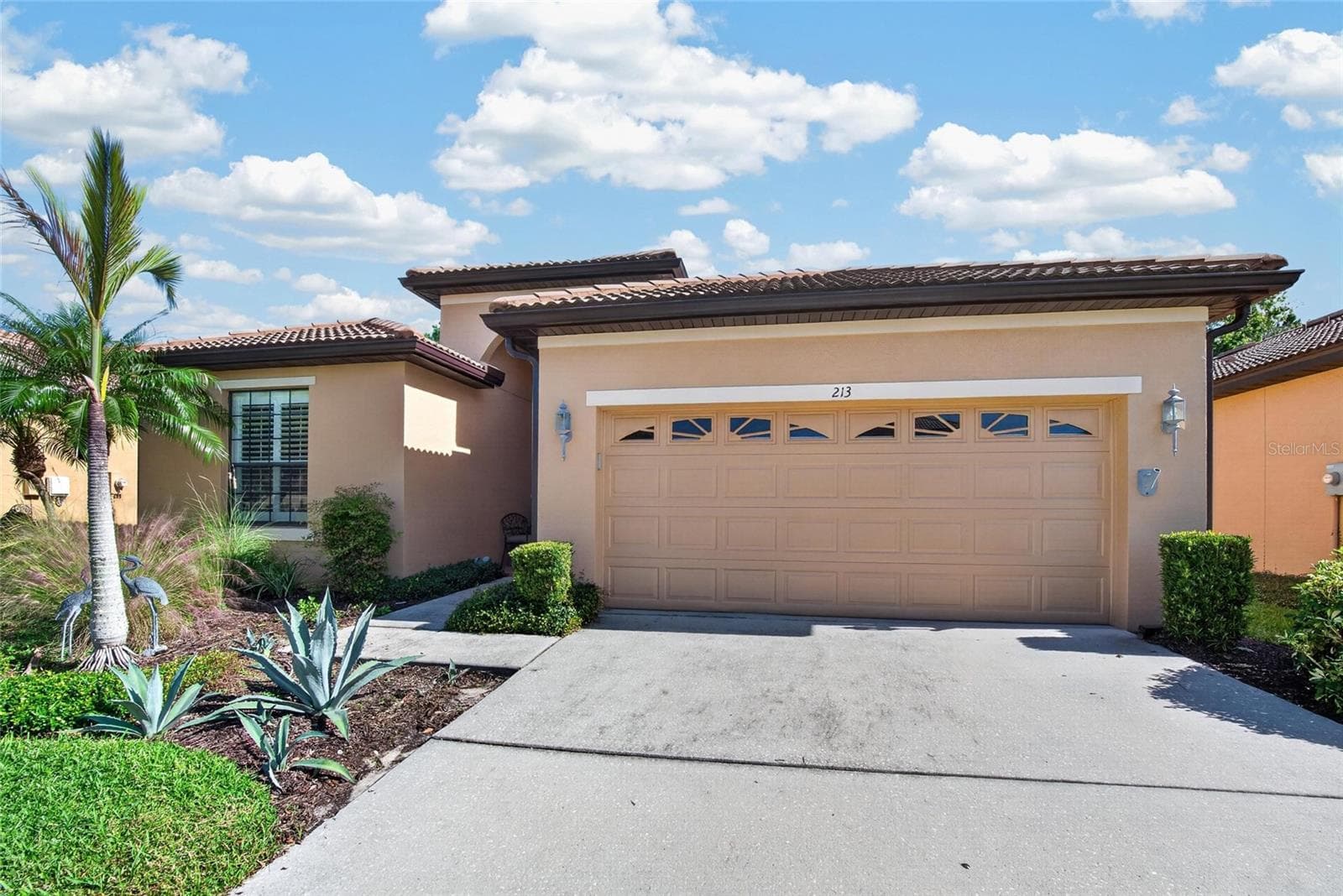 Front of home - 213 SILVER FALLS DR, APOLLO BEACH