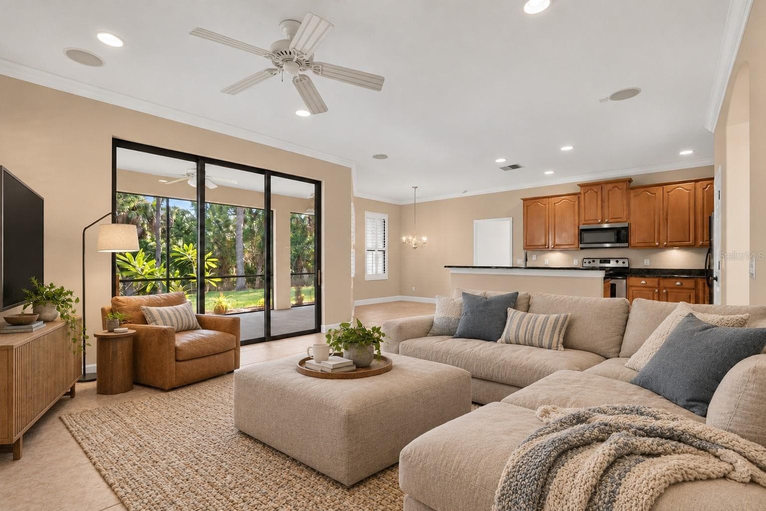 Virtual famiy Room - 213 SILVER FALLS DR, APOLLO BEACH