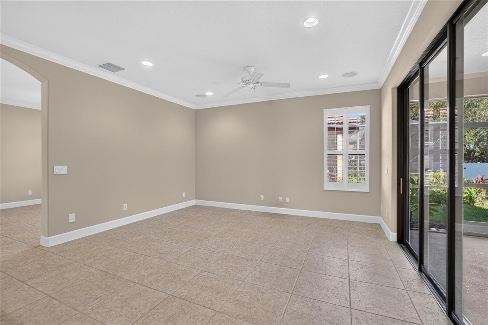 Family Room - 213 SILVER FALLS DR, APOLLO BEACH