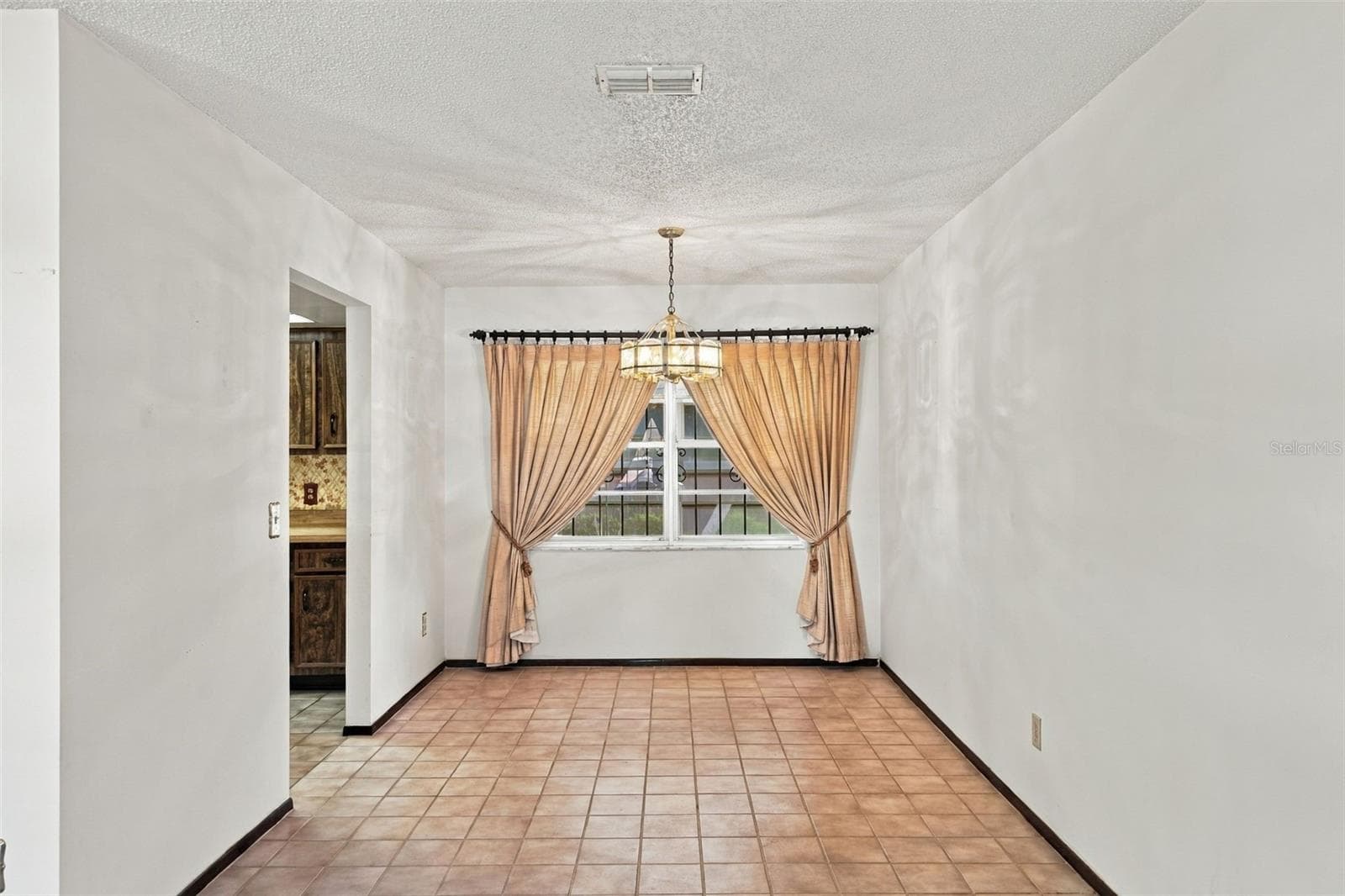 Single Family Residence at 4164 THOMASSA CT, ORLANDO, photo 7 of 34