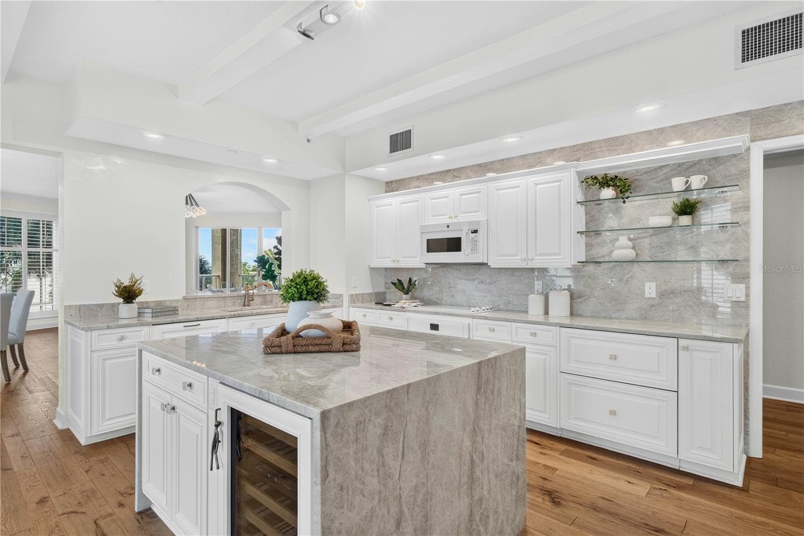 Condominium at 100 BEACH DR NE #401, ST PETERSBURG, photo 15 of 62