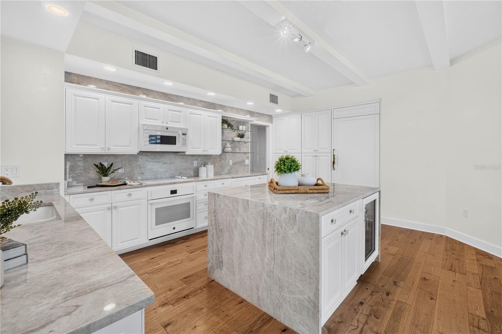 Condominium at 100 BEACH DR NE #401, ST PETERSBURG, photo 18 of 62