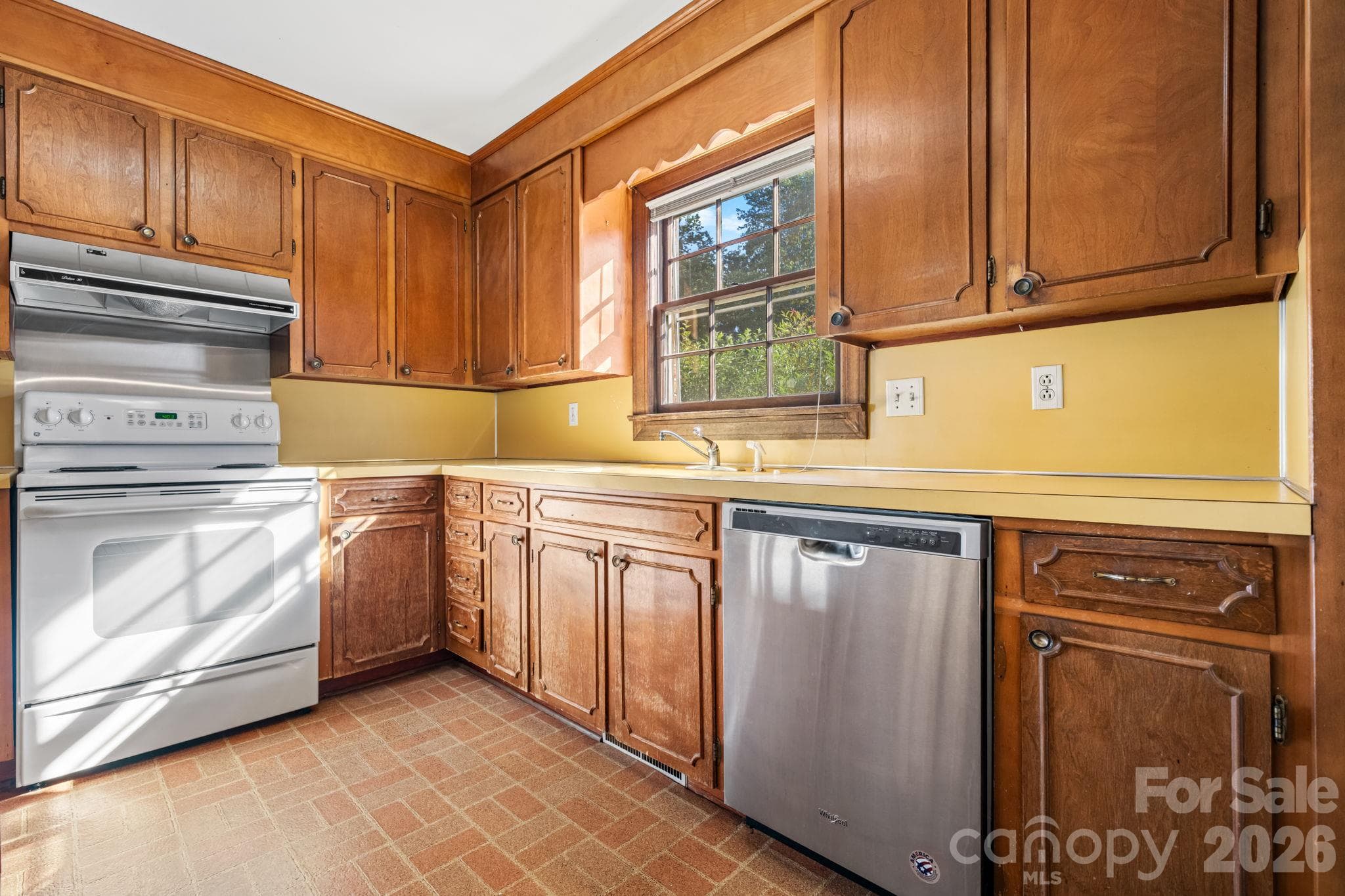 Single Family Residence at 1910 13th Street NE, Hickory, photo 8 of 25