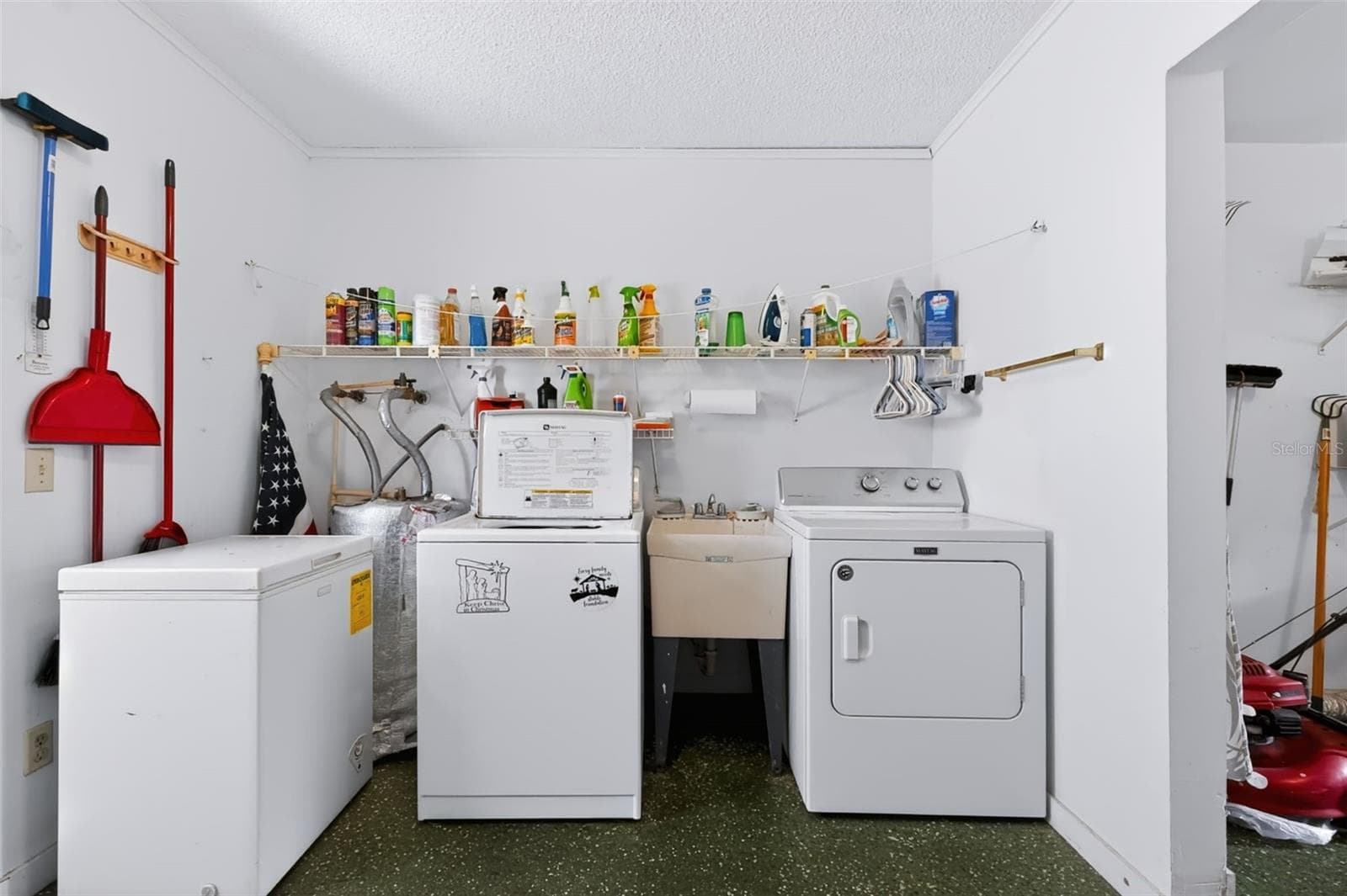 Laundry area - 1220 MARIA CT, LADY LAKE