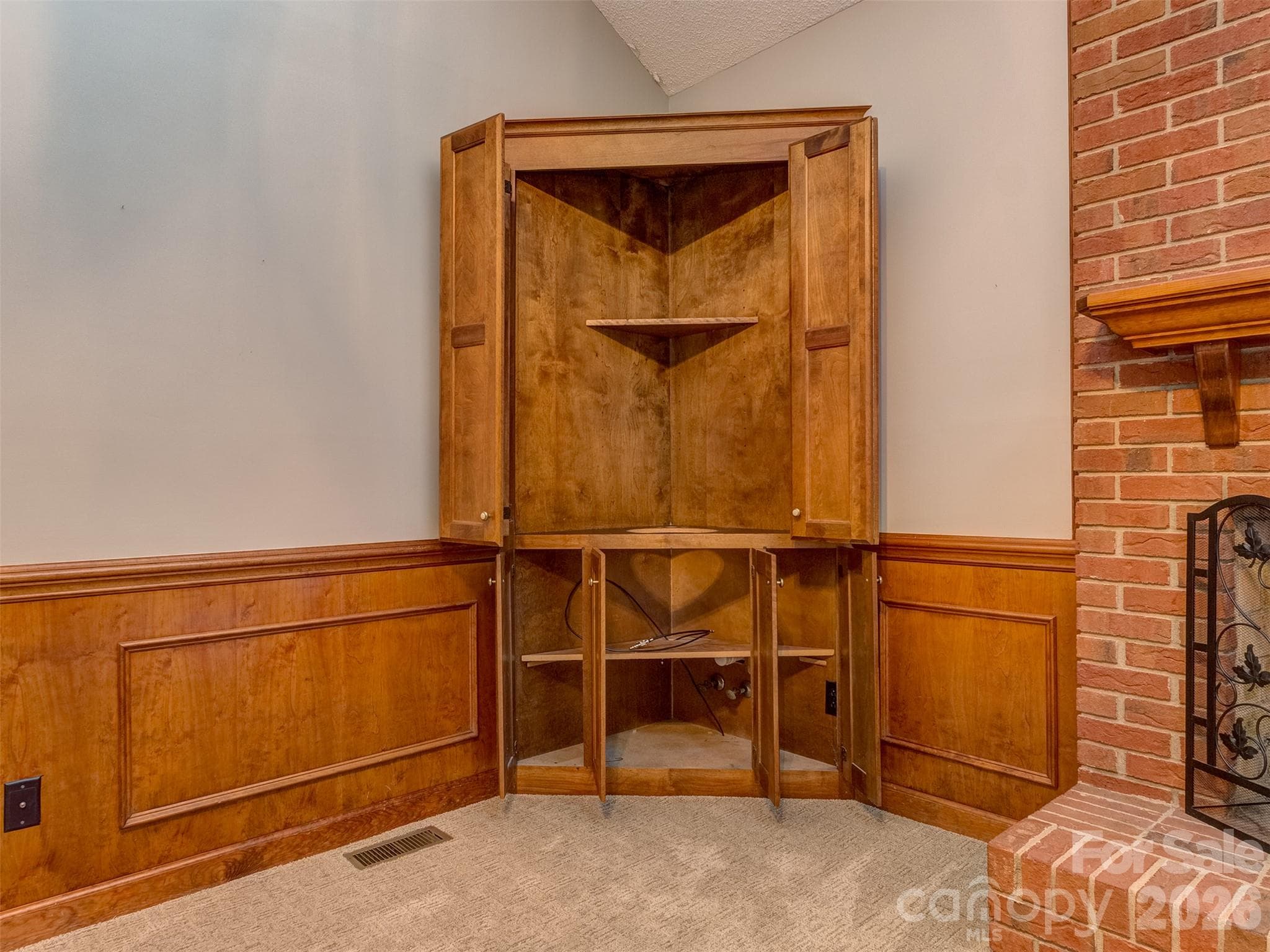 Corner Piece plumbed for Wet Bar - 7301 Lee Rea Road, Charlotte