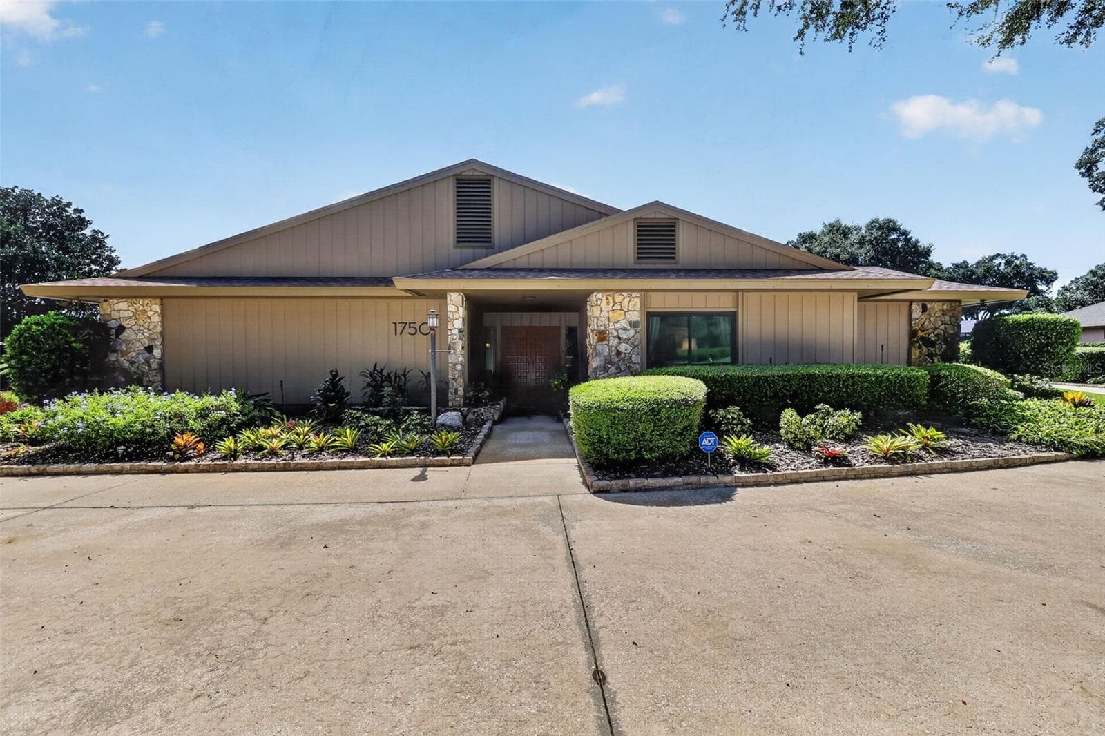 Single Family Residence at 1750 SUSSEX DR, MOUNT DORA, photo 10 of 65