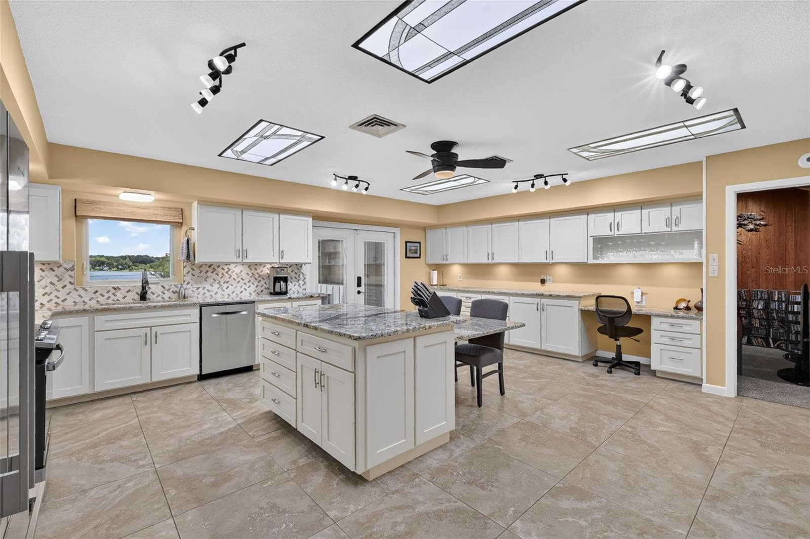 Single Family Residence at 1750 SUSSEX DR, MOUNT DORA, photo 22 of 65