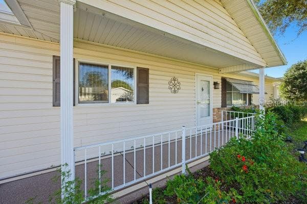 Single Family Residence at 17831 SE 96TH AVE, SUMMERFIELD, photo 2 of 14