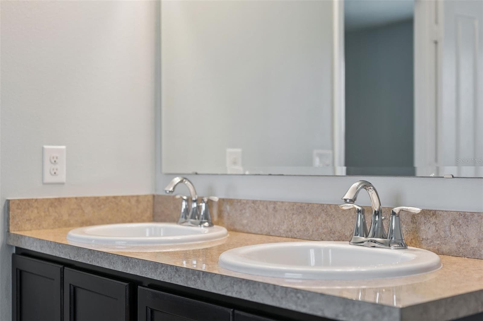 Primary ensuite bathroom with dual sinks - 13612 LARANJA ST, CLERMONT