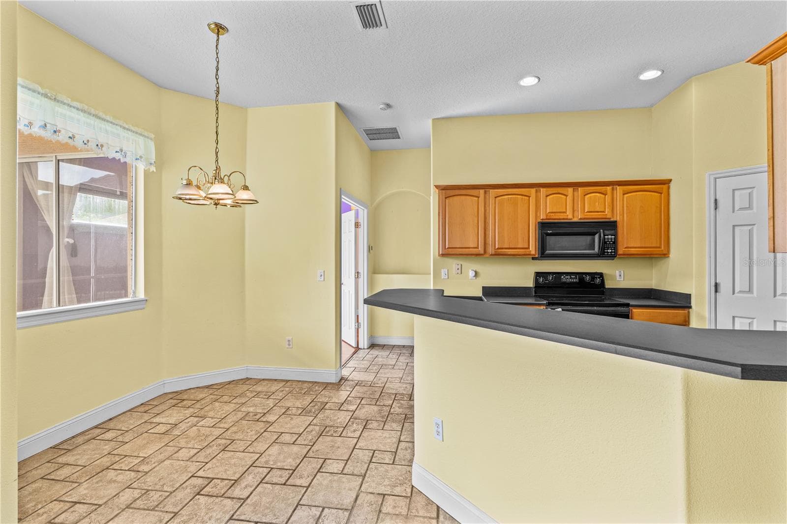 Single Family Residence at 170 HAMLET TRCE, ORMOND BEACH, photo 8 of 79
