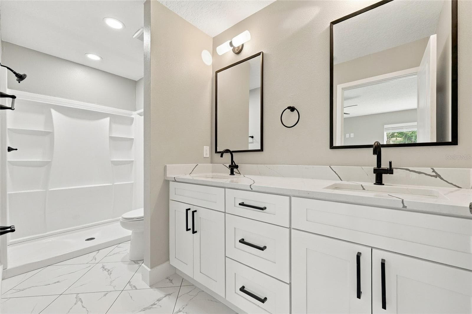 En Suite Primary Bathroom - 11134 WOODSIDE DR, LEESBURG