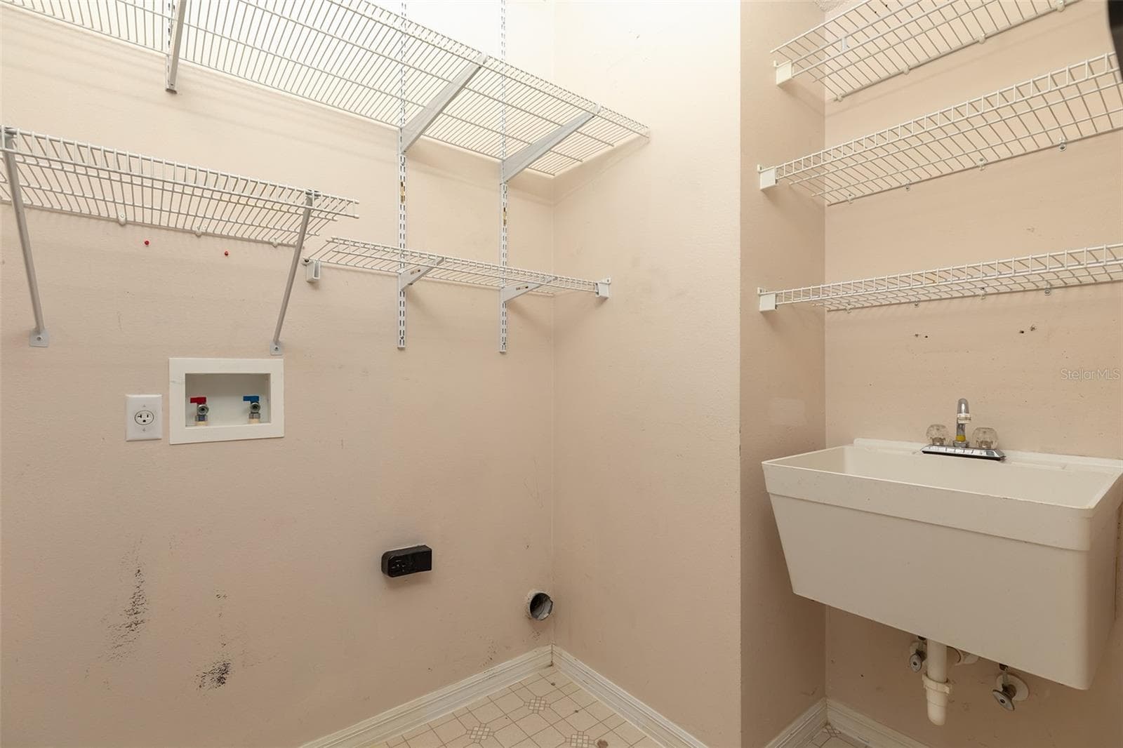 Laundry Roomw/ Storage - 2410 SIWARD AVE, ORLANDO
