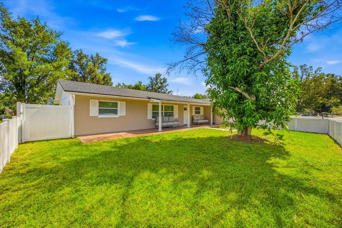 Single Family Residence at 2629 TELSTAR AVE, ORLANDO, photo 2 of 25