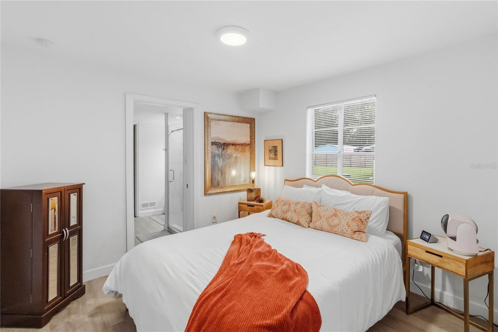 Primary bedroom with en-suite bathroom. - 438 VIRGINIA AVE, ST CLOUD