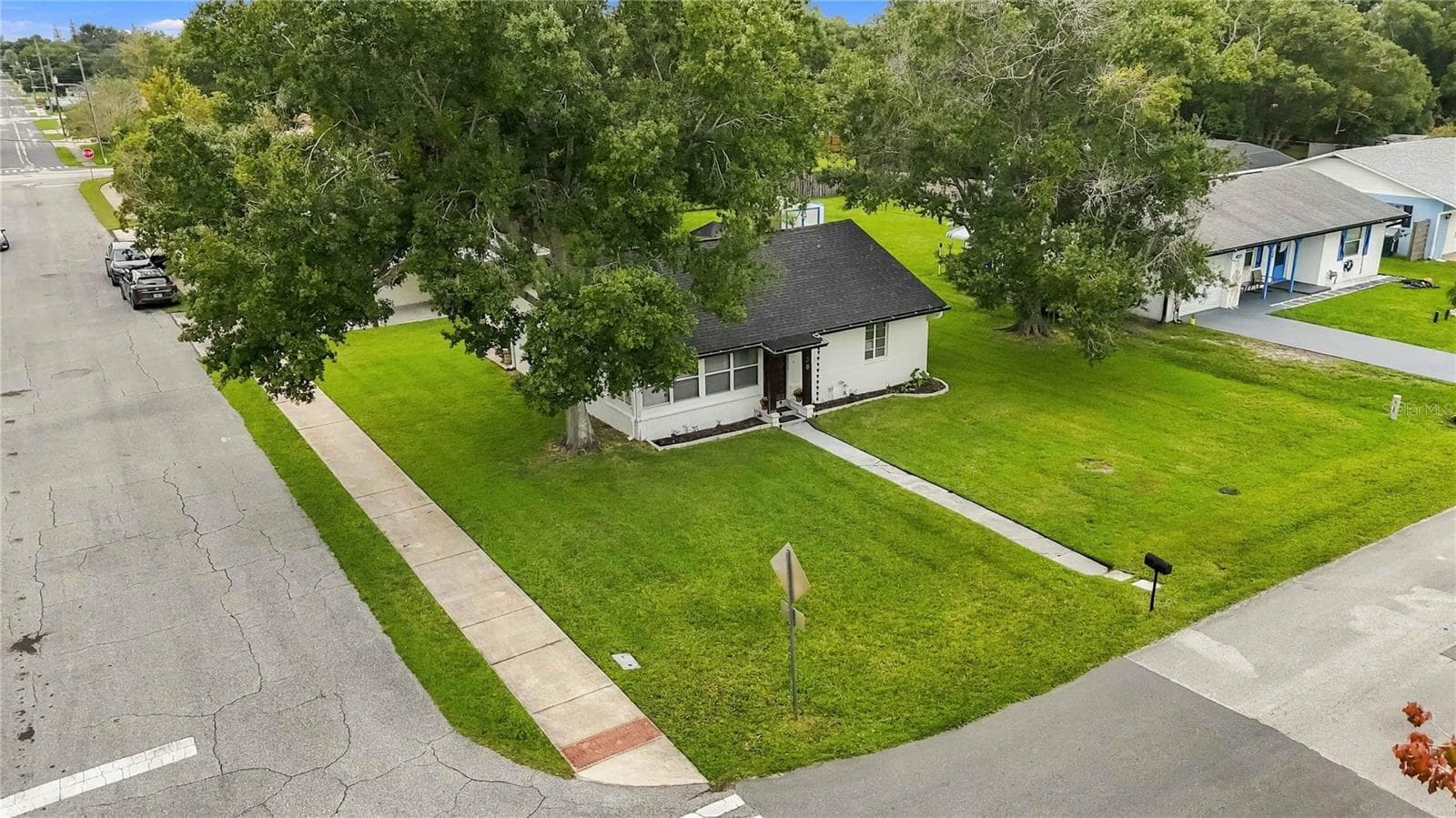 Lovely tree shaded corner lot. - 438 VIRGINIA AVE, ST CLOUD