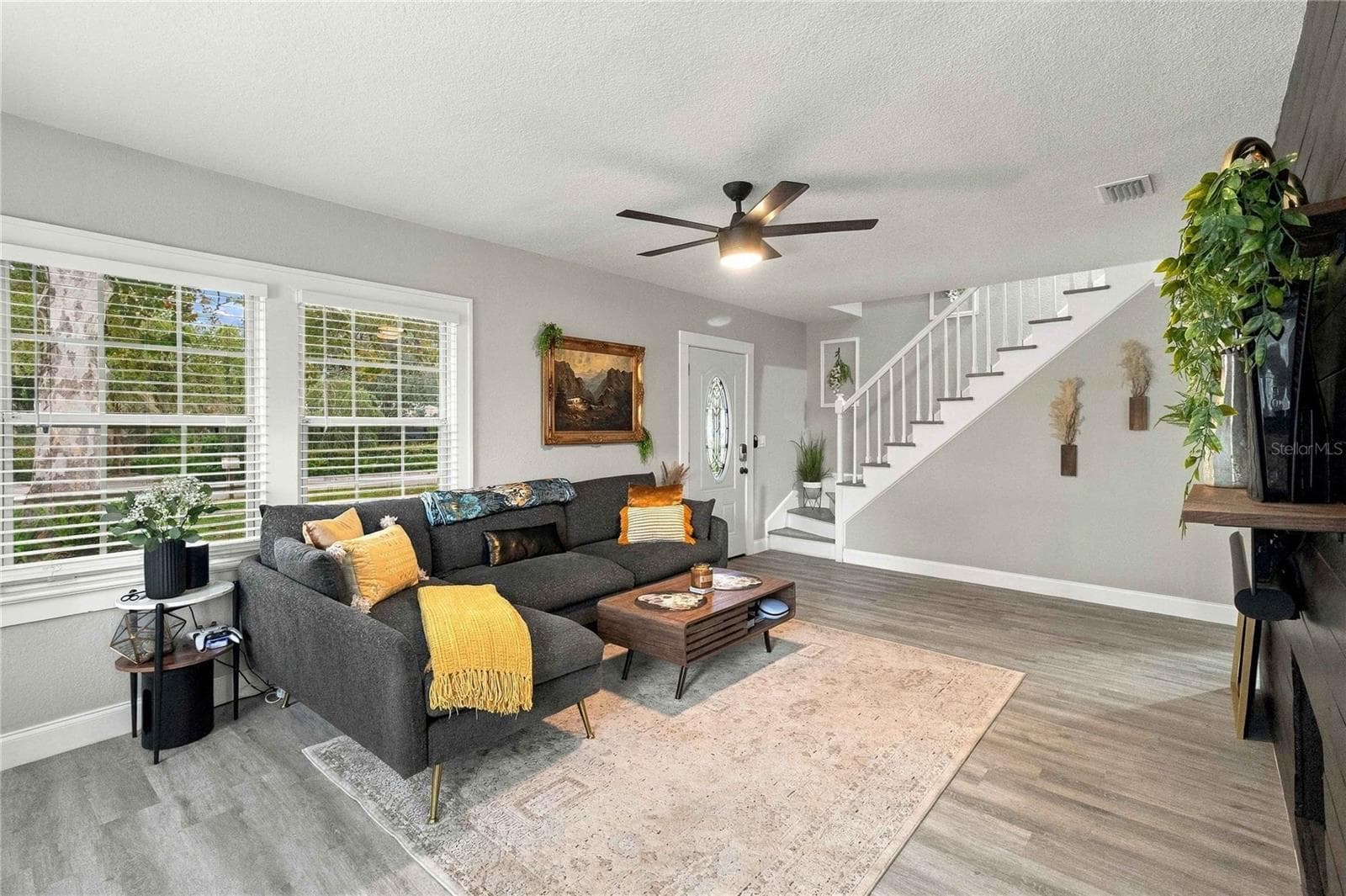 Living room. - 430 FLORIDA AVE, ST CLOUD