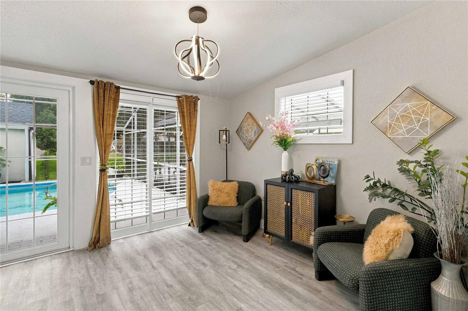 Comfortable seating area off the kitchen - 430 FLORIDA AVE, ST CLOUD