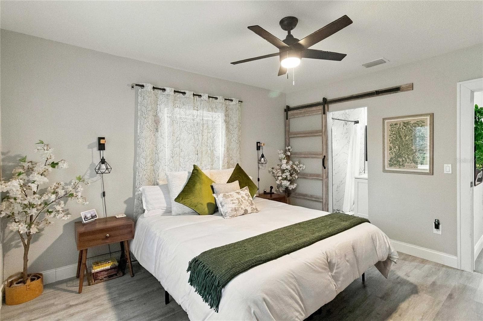 Primary bedroom, located on the first floor - 430 FLORIDA AVE, ST CLOUD