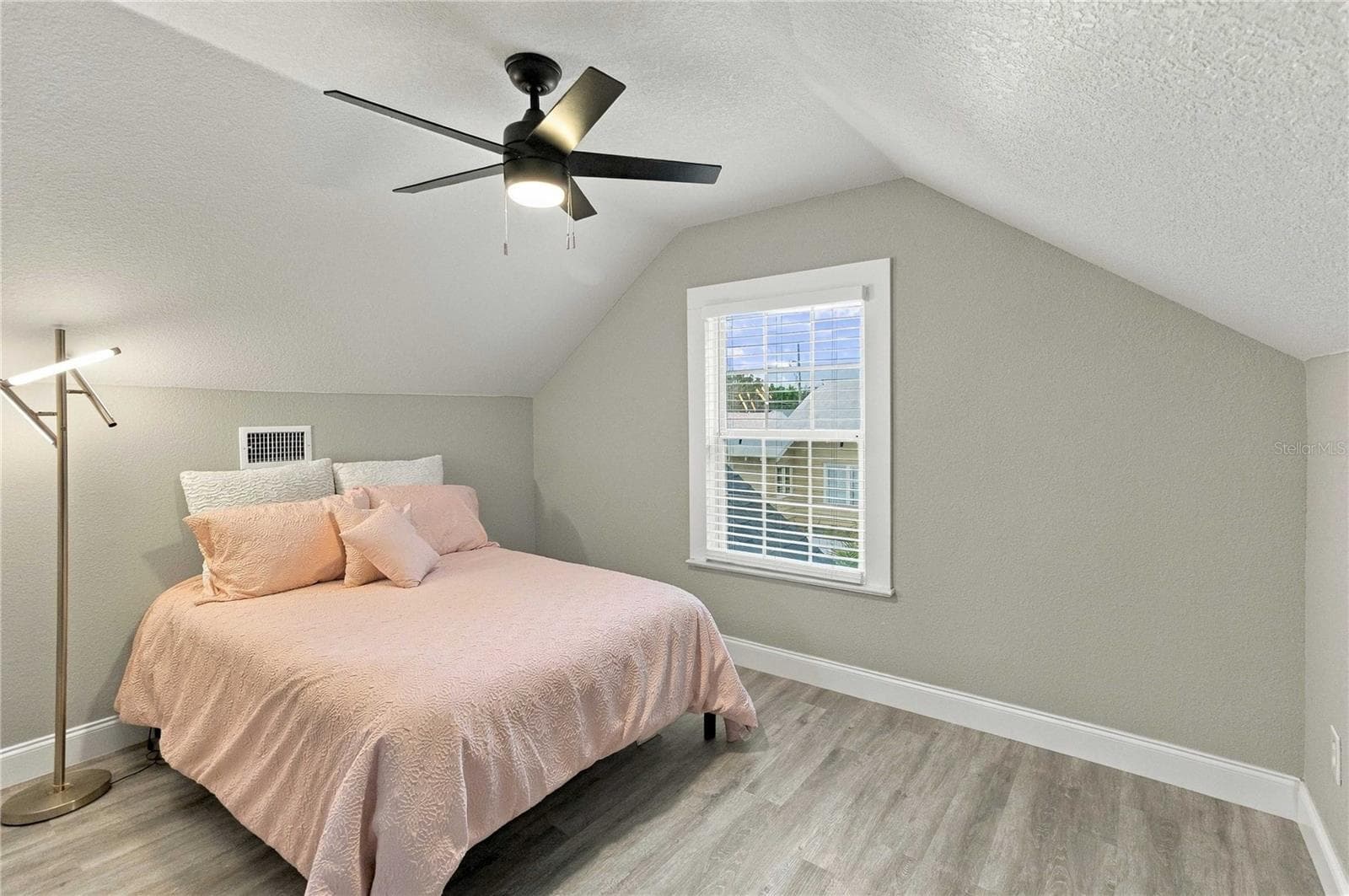 Upstairs bedroom with en-suite half bath - 430 FLORIDA AVE, ST CLOUD