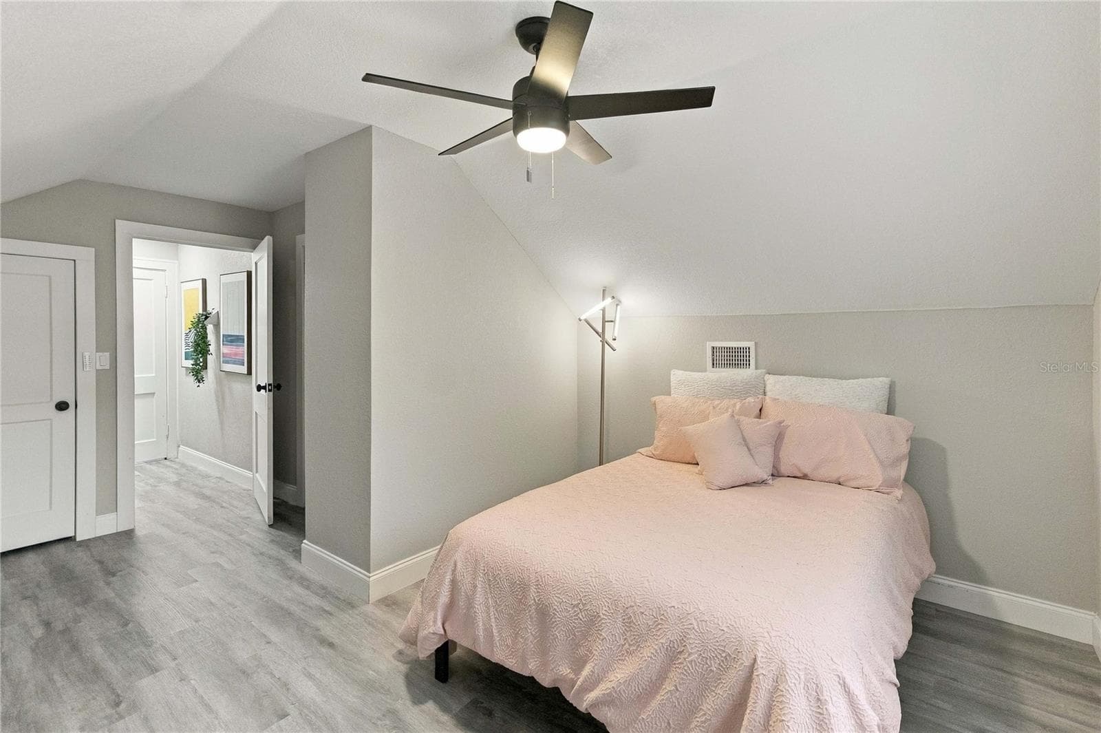 Upstairs bedroom with en-suite half bath - 430 FLORIDA AVE, ST CLOUD