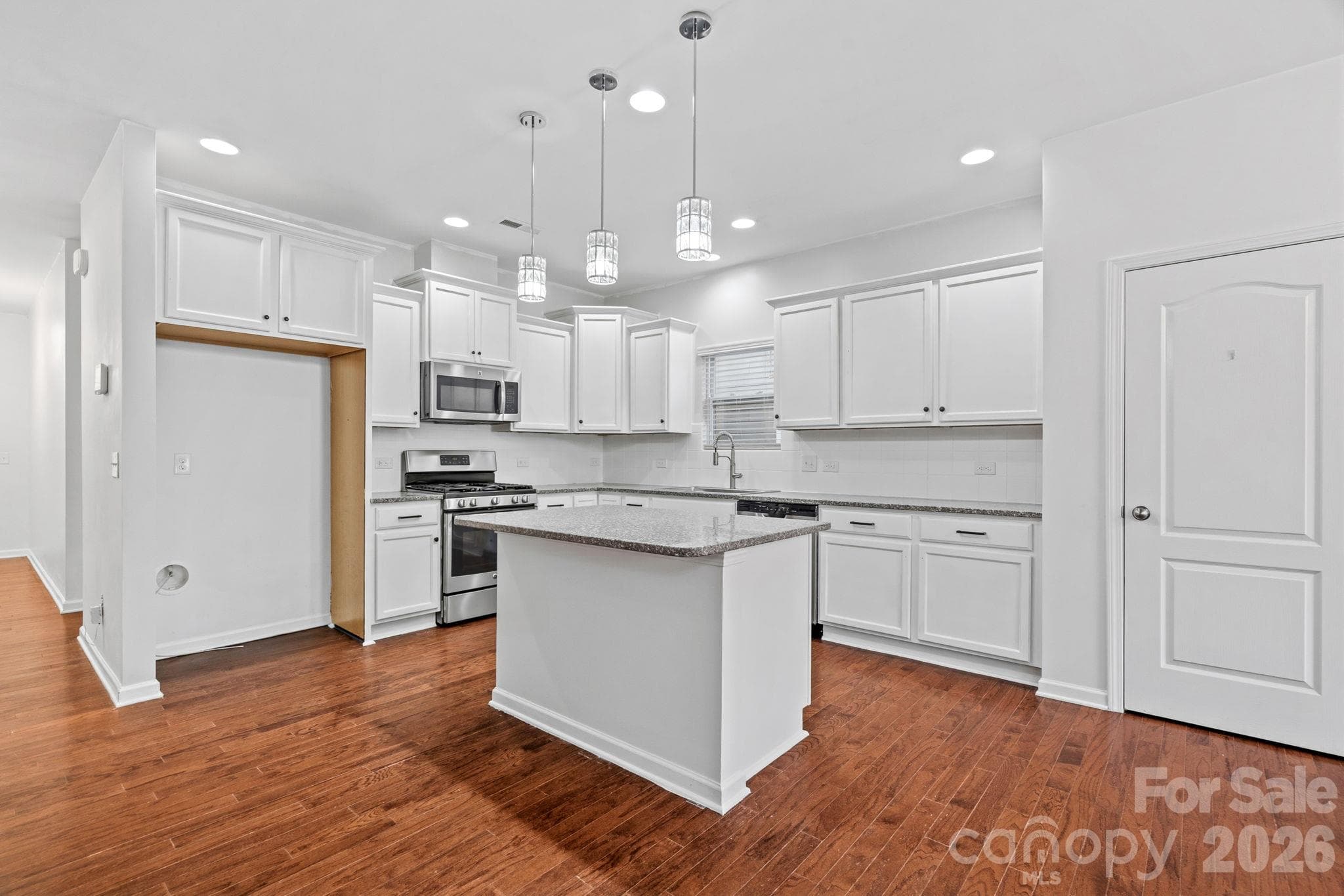Single Family Residence at 1555 Spring Blossom Trail, Fort Mill, photo 3 of 31