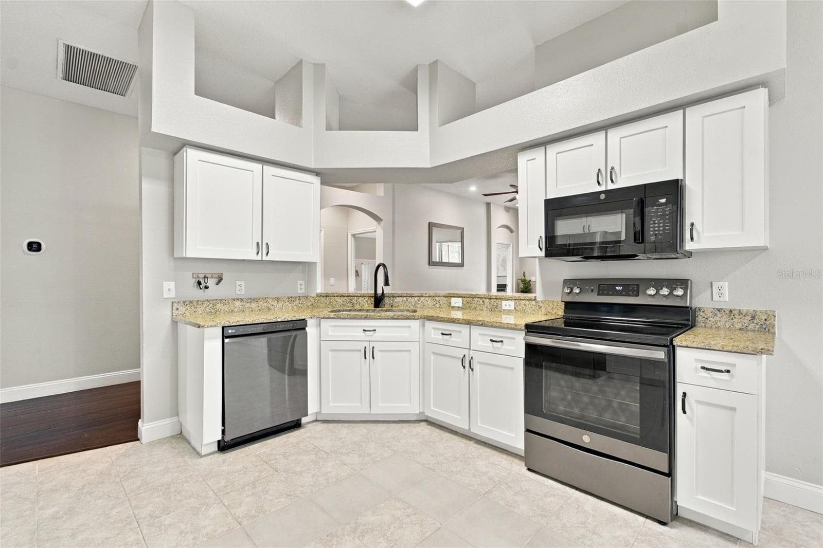 Single Family Residence at 19302 GARDEN QUILT CIR, LUTZ, photo 32 of 90