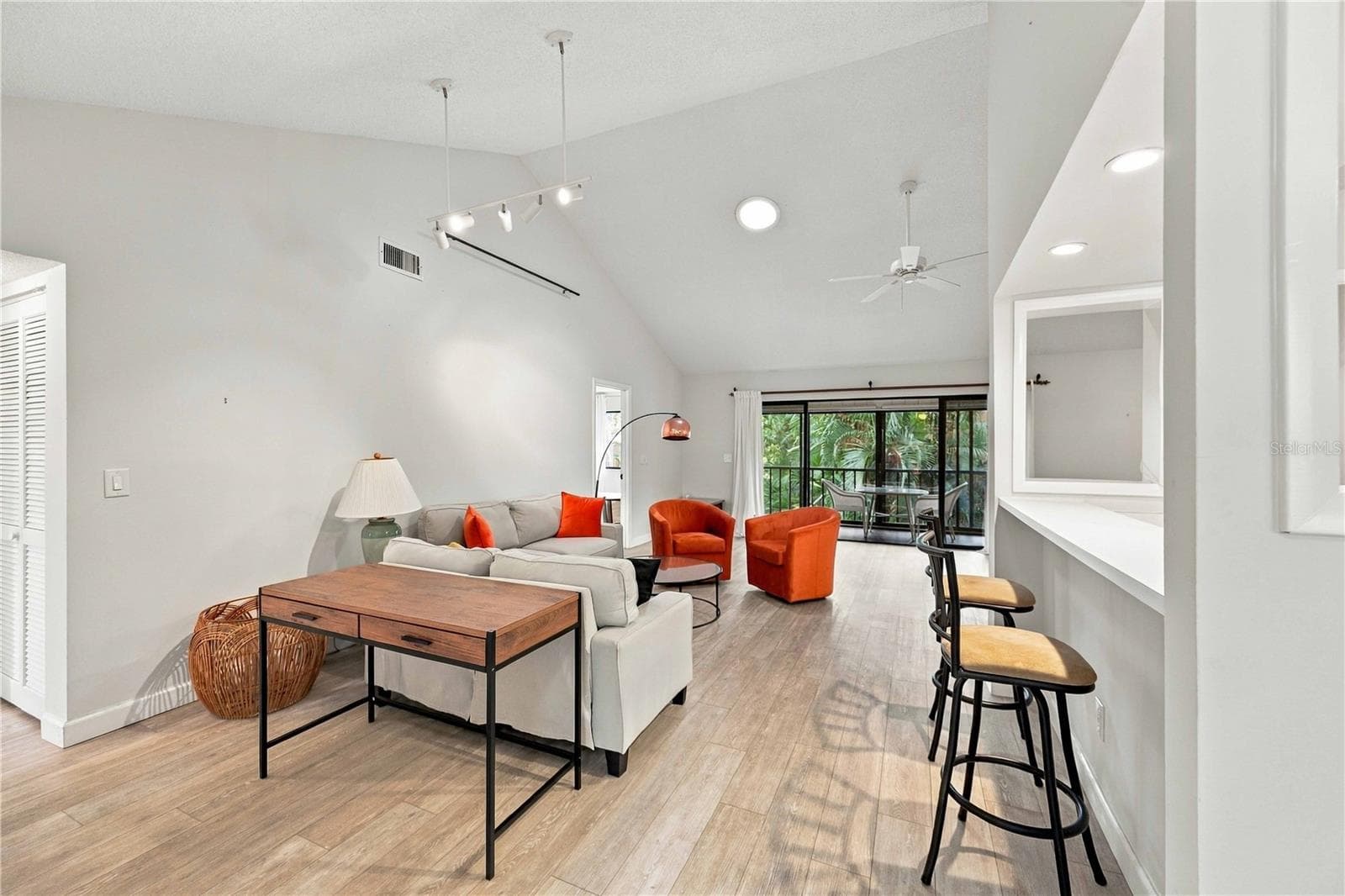 Condominium at 1711 PELICAN COVE RD #443, SARASOTA, photo 4 of 34