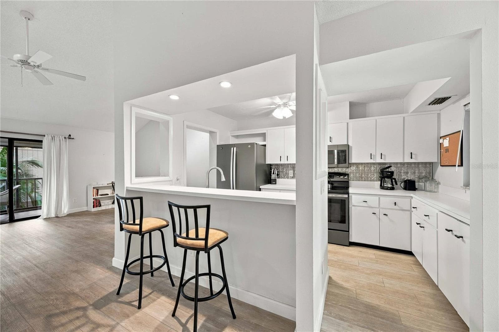 Condominium at 1711 PELICAN COVE RD #443, SARASOTA, photo 12 of 34