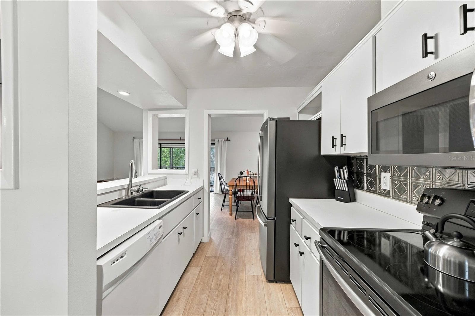 Condominium at 1711 PELICAN COVE RD #443, SARASOTA, photo 13 of 34