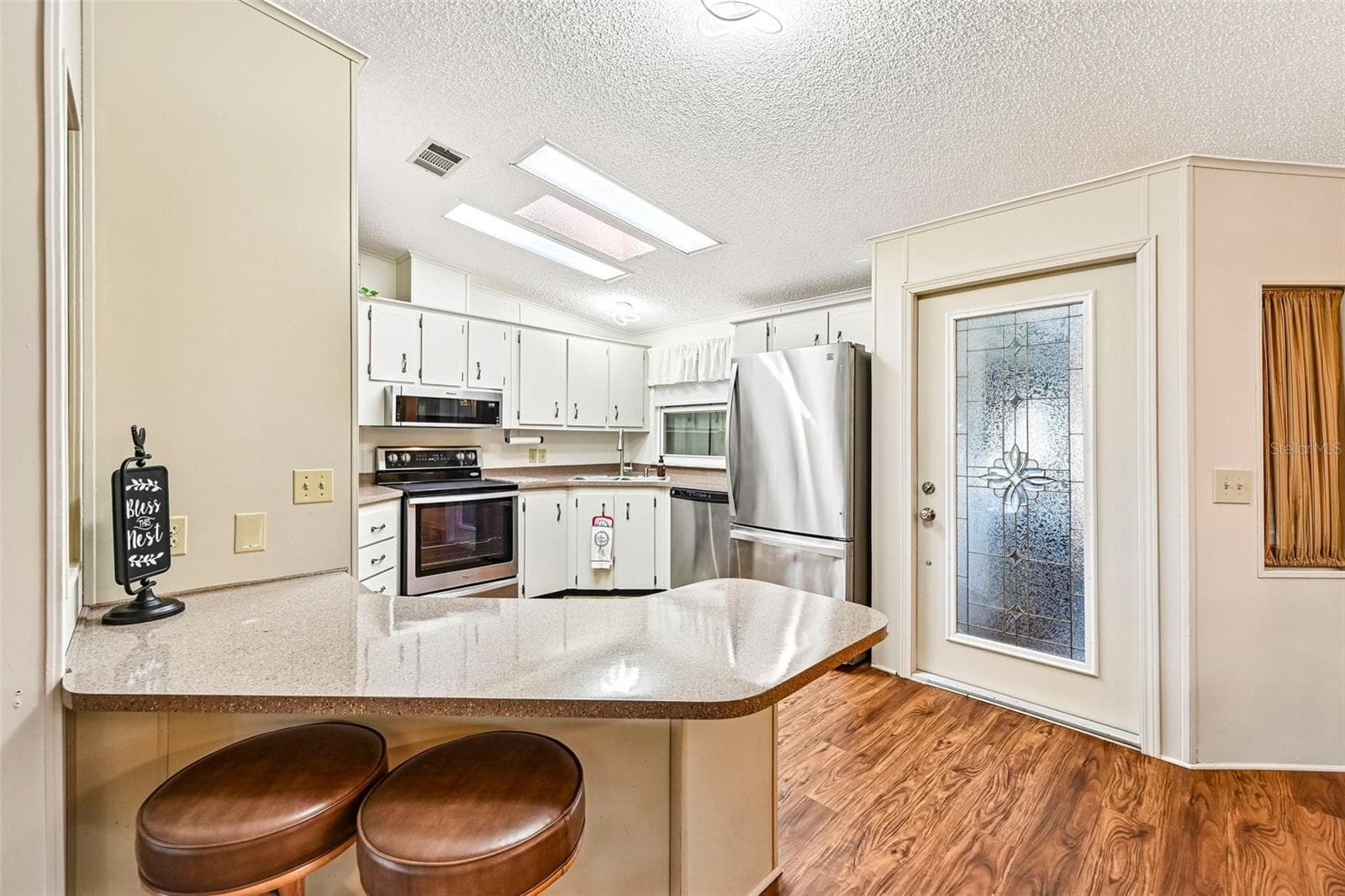 Kitchen & Breakfast Counter - 8510 COUNTESS AVENUE CIR, PALMETTO