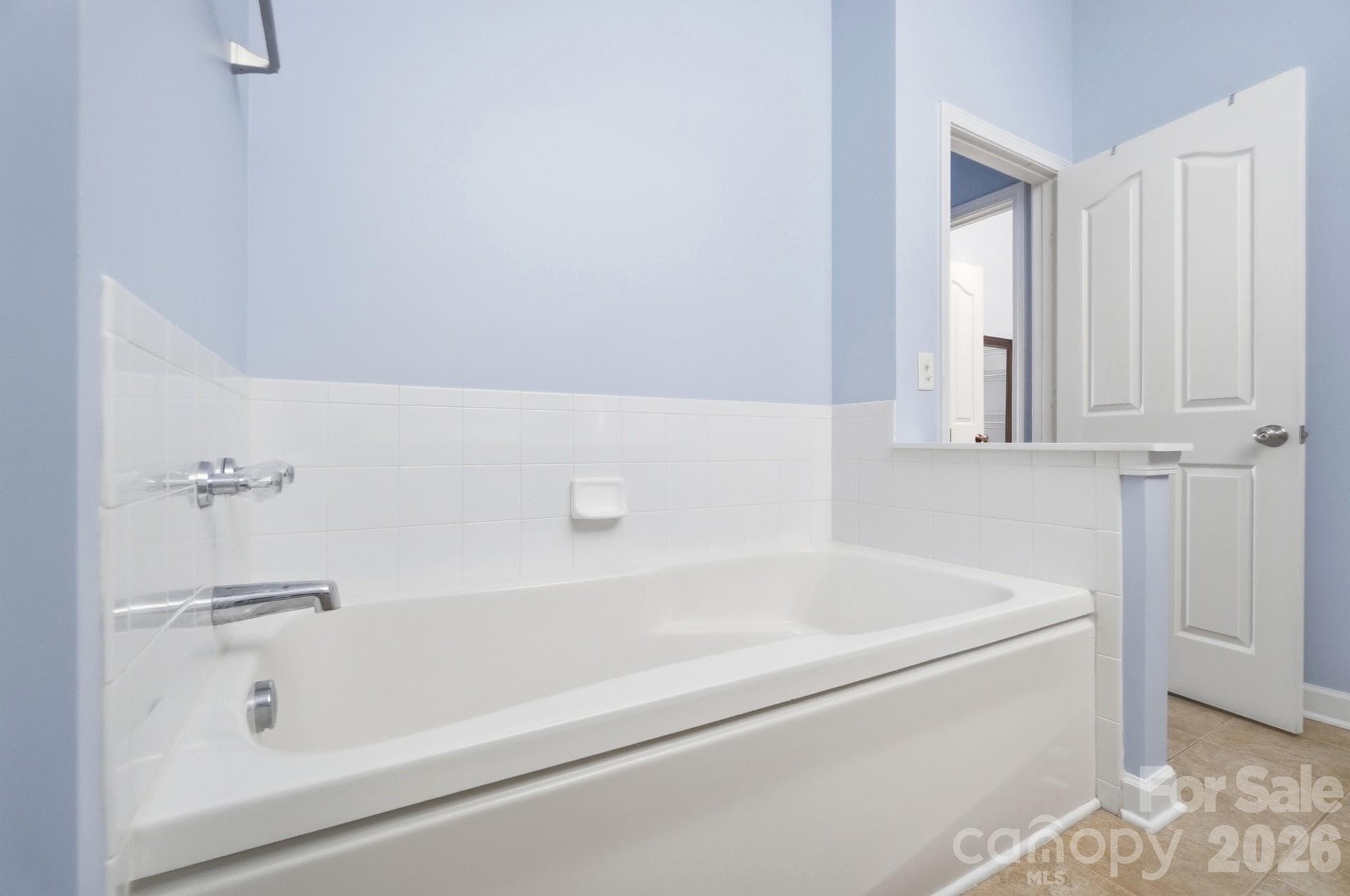 Primary Bathroom w/Garden Tub - 16752 Amberside Road, Cornelius