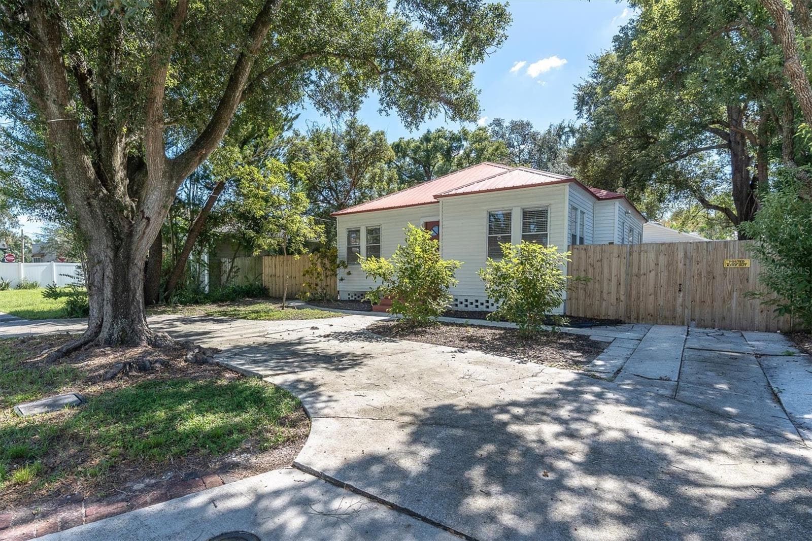 Single Family Residence at 104 W LAMBRIGHT ST, TAMPA, photo 6 of 70