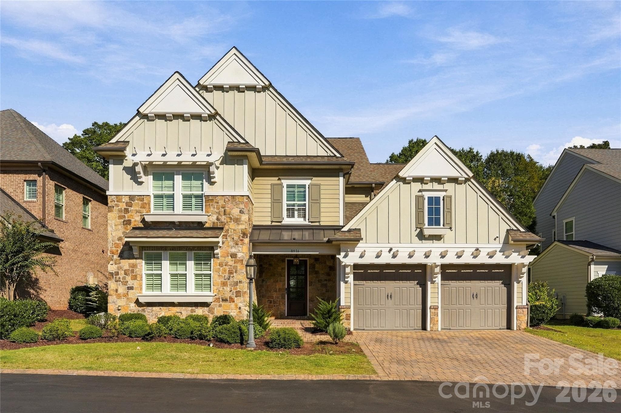 Single Family Residence at 8916 Blakeney Drive, Charlotte, photo 3 of 49