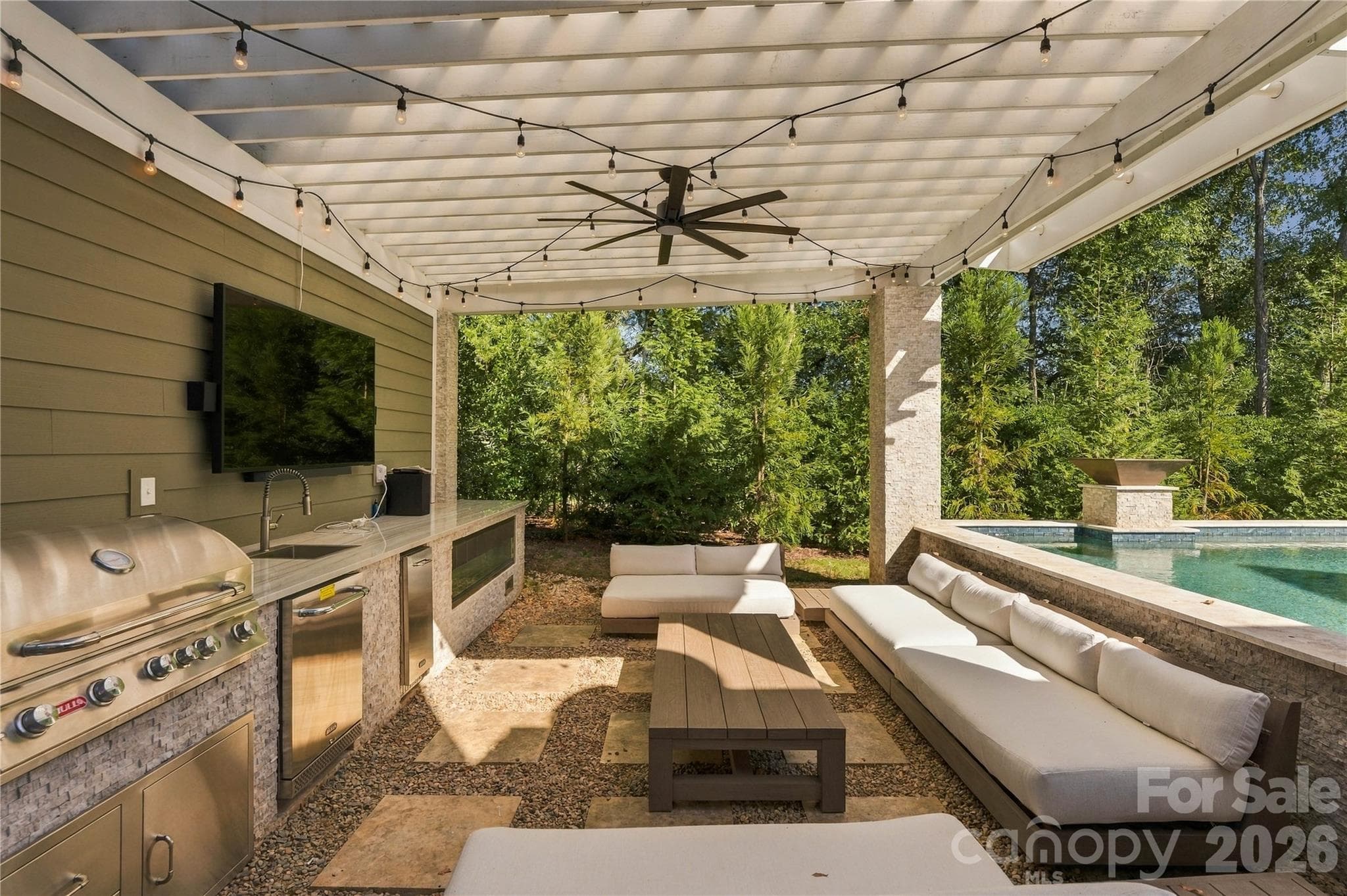 Single Family Residence at 8916 Blakeney Drive, Charlotte, photo 9 of 49
