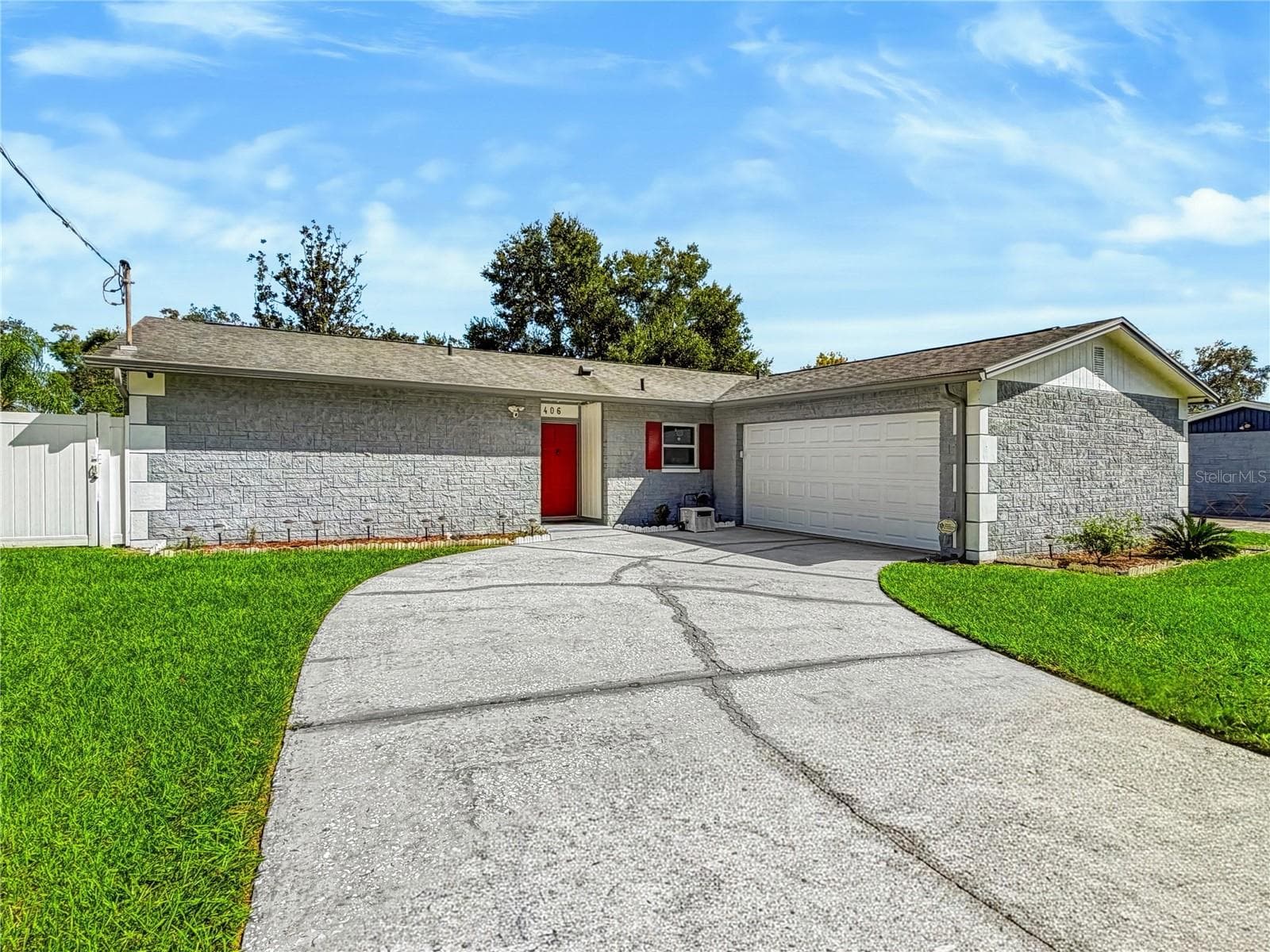 Single Family Residence at 1406 HIGHVIEW RD, BRANDON, photo 2 of 31