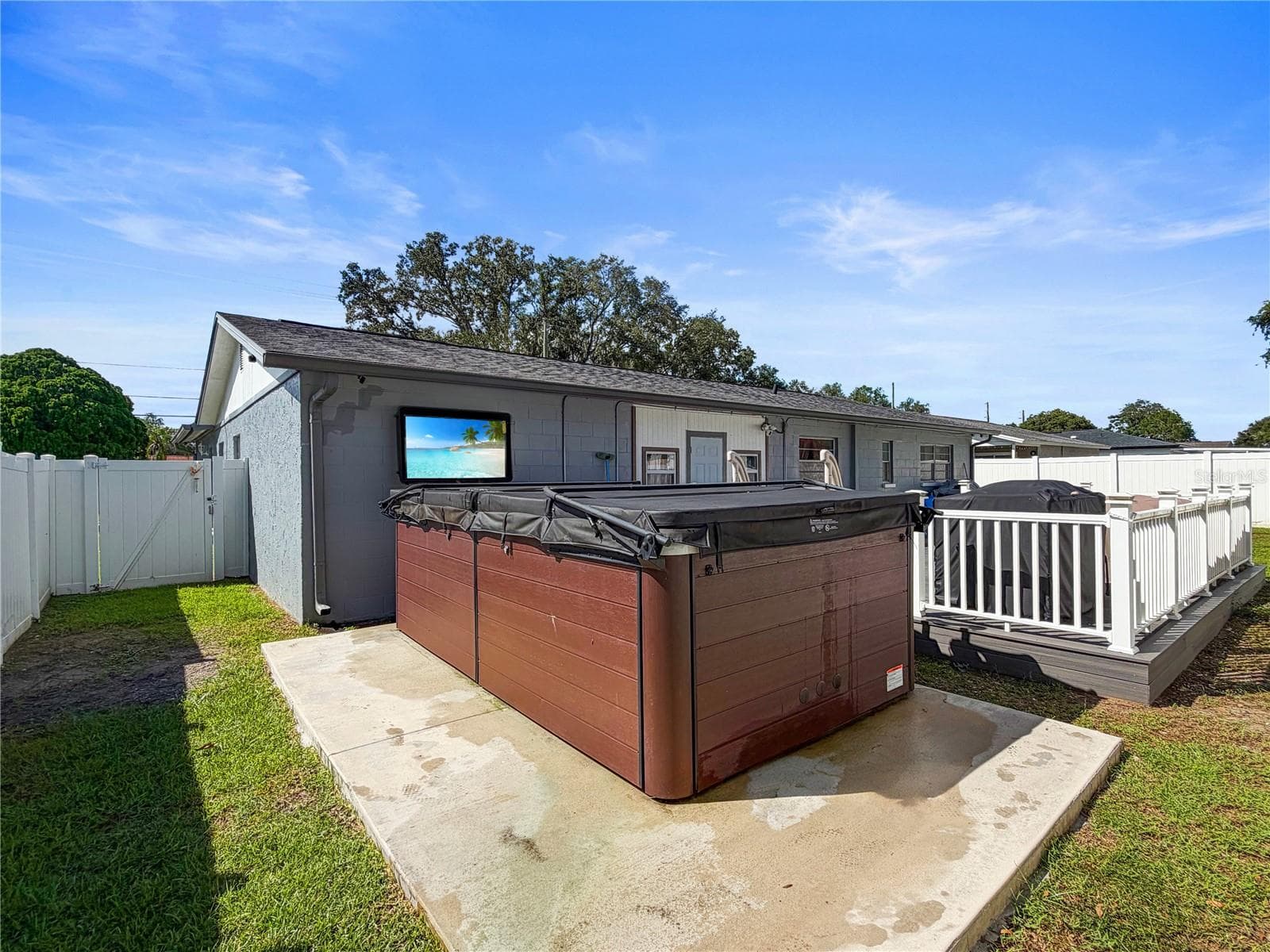 Single Family Residence at 1406 HIGHVIEW RD, BRANDON, photo 29 of 31