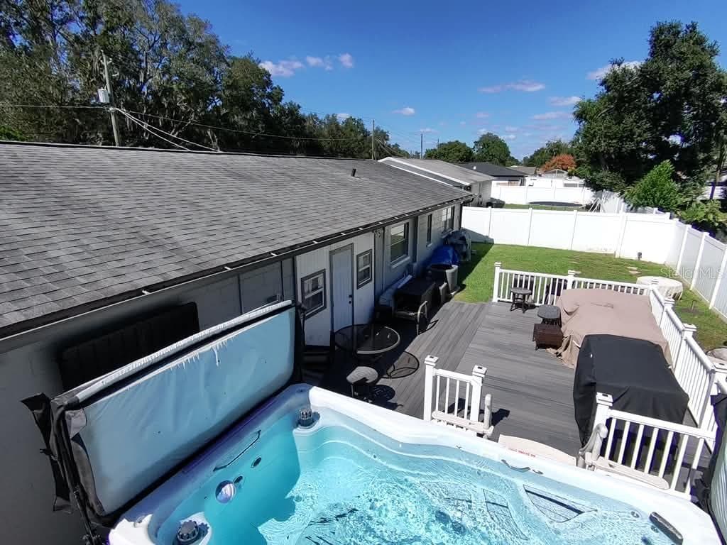 Single Family Residence at 1406 HIGHVIEW RD, BRANDON, photo 3 of 31