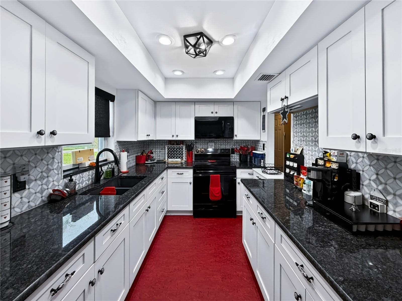 Single Family Residence at 1406 HIGHVIEW RD, BRANDON, photo 8 of 31