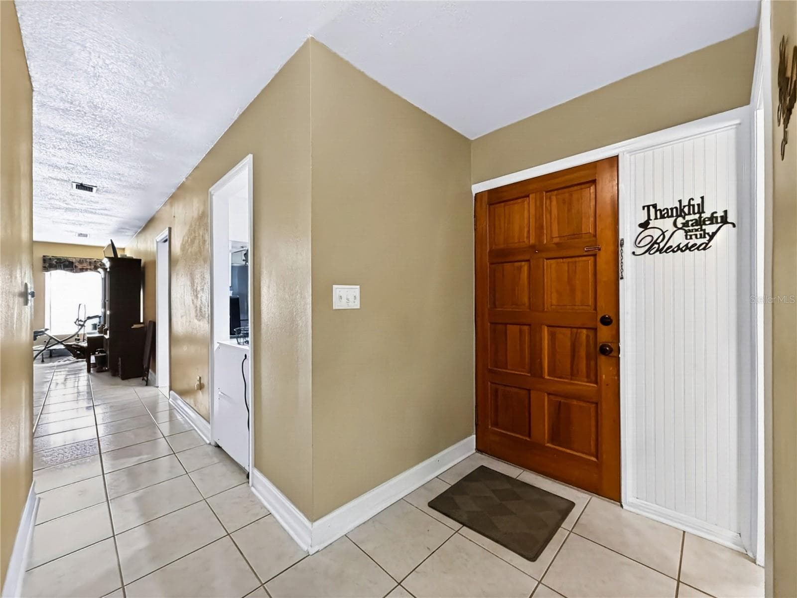 Single Family Residence at 1406 HIGHVIEW RD, BRANDON, photo 4 of 31