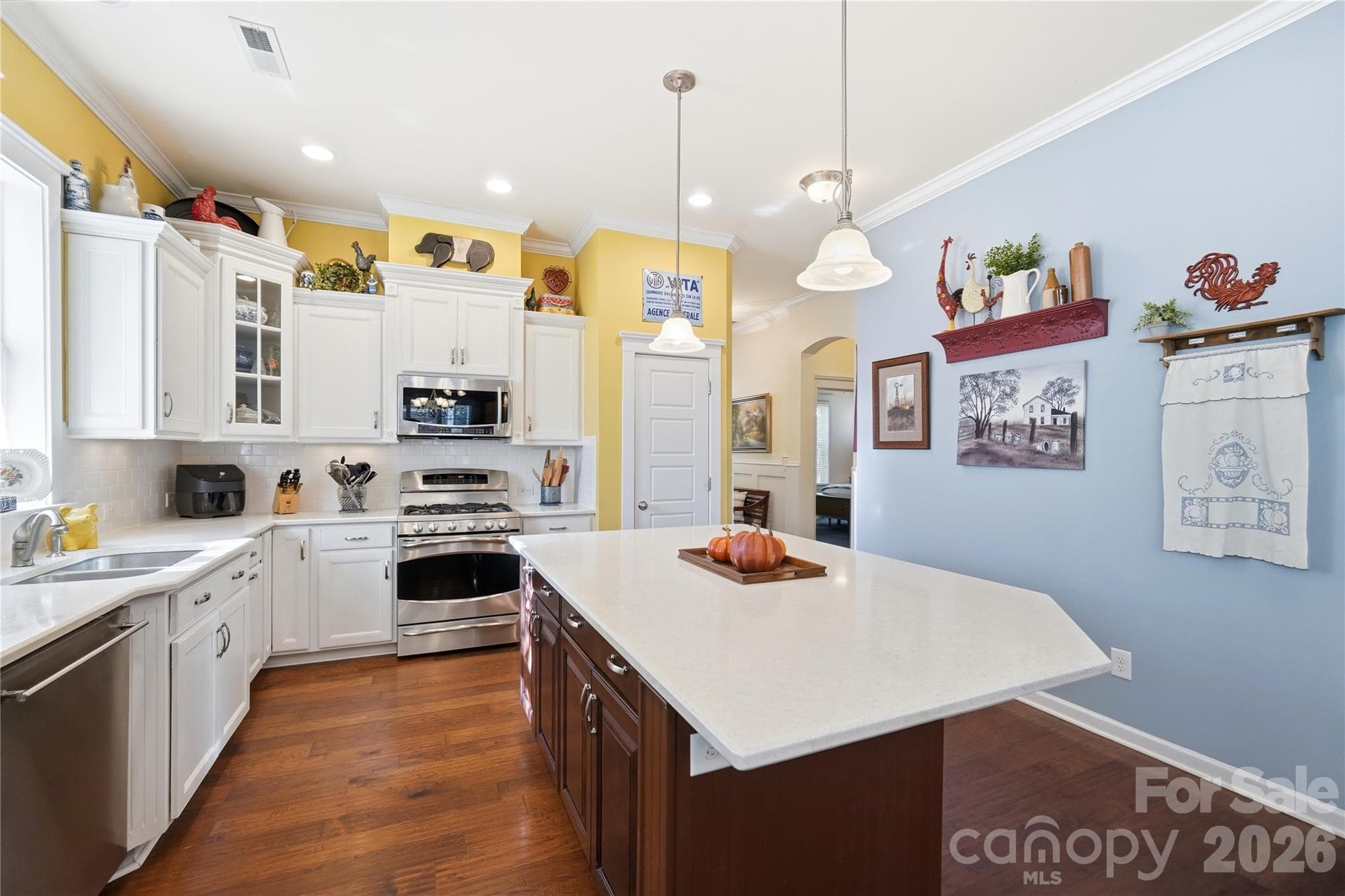 Single Family Residence at 2013 Lexington Street, Belmont, photo 8 of 39