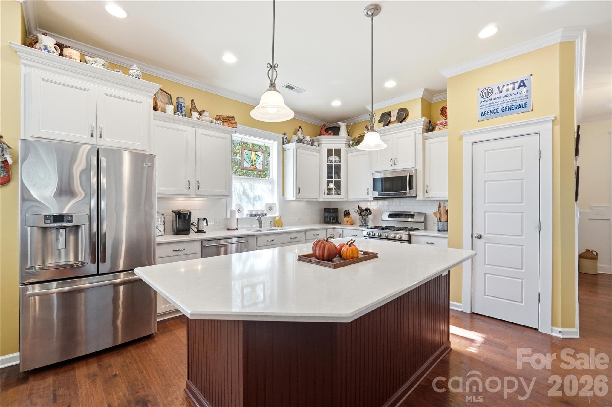 Single Family Residence at 2013 Lexington Street, Belmont, photo 9 of 39