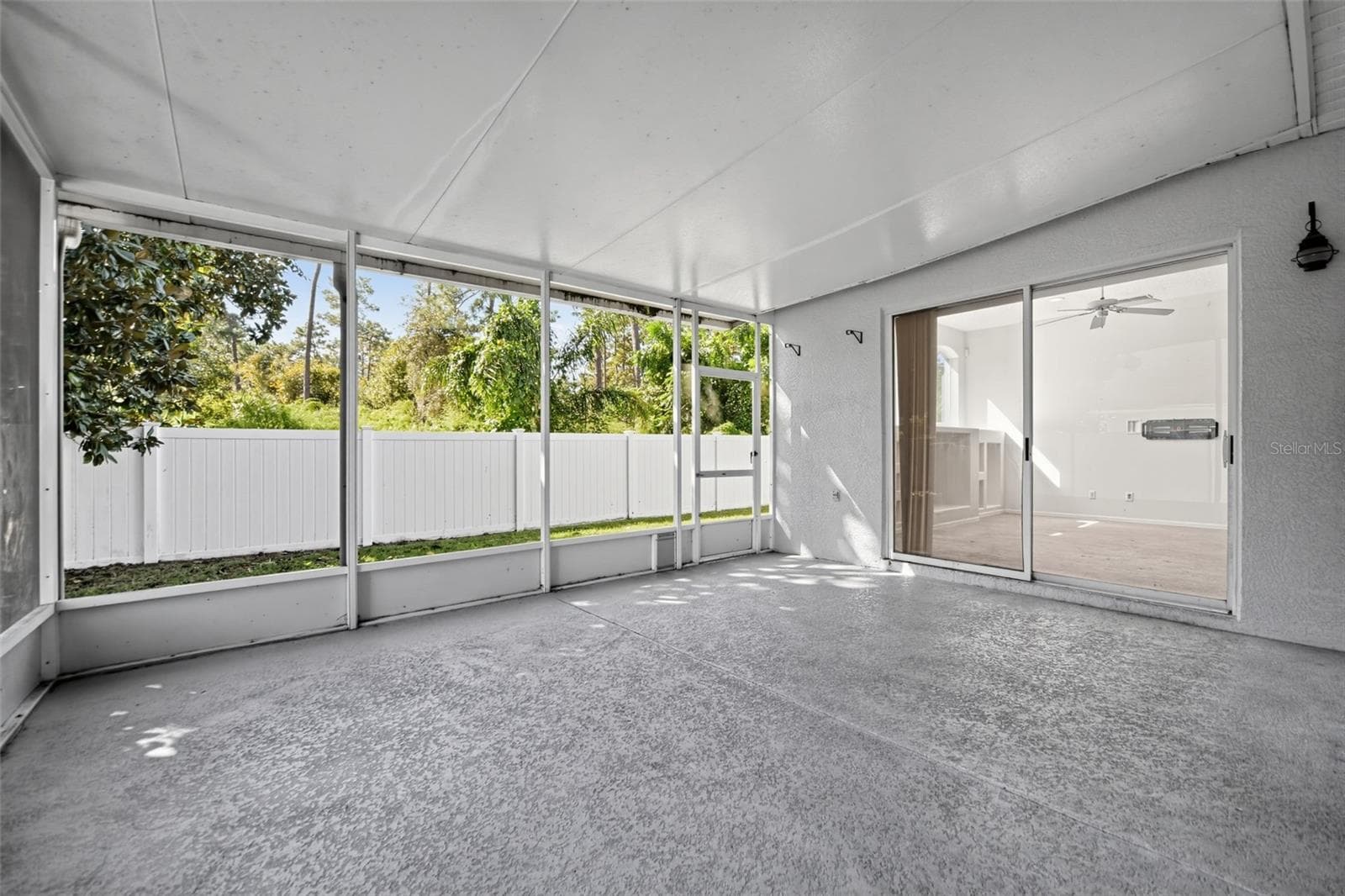 COMPLETELY SCREENED IN AND PROPERTY HAS PRIVACY FENCE - 13838 RIVERPATH GROVE DR, ORLANDO