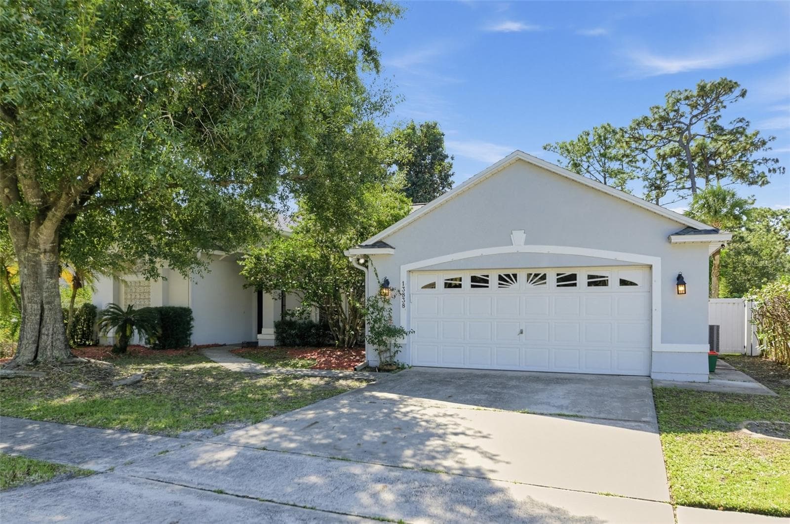 FRONT DOOR IS PERFECTLY POSITIONED FOR PRIVACY FROM STREET. - 13838 RIVERPATH GROVE DR, ORLANDO