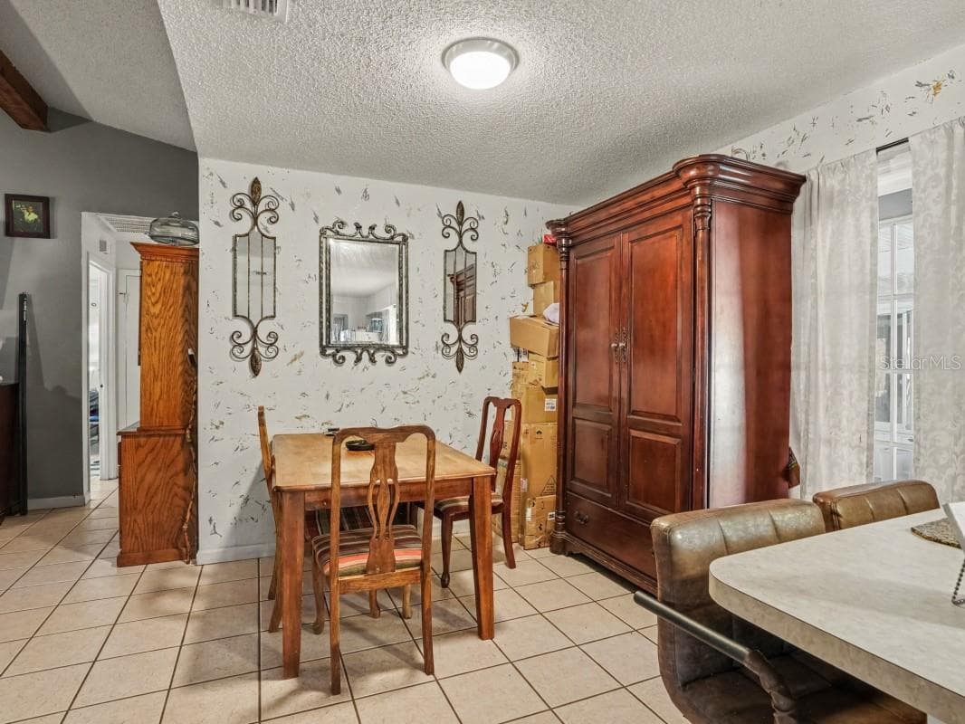 Single Family Residence at 6313 SWEETWATER DR E, LAKELAND, photo 7 of 29