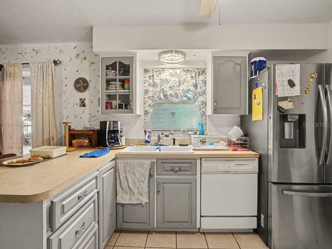 Single Family Residence at 6313 SWEETWATER DR E, LAKELAND, photo 10 of 29